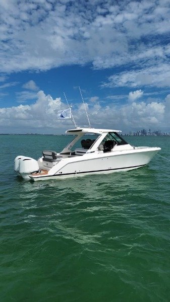 Tiara 34 LS 2021