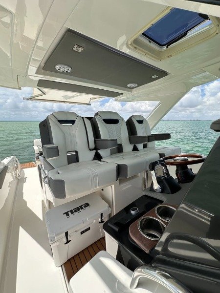 
								Tiara 34 LS 2021 full									